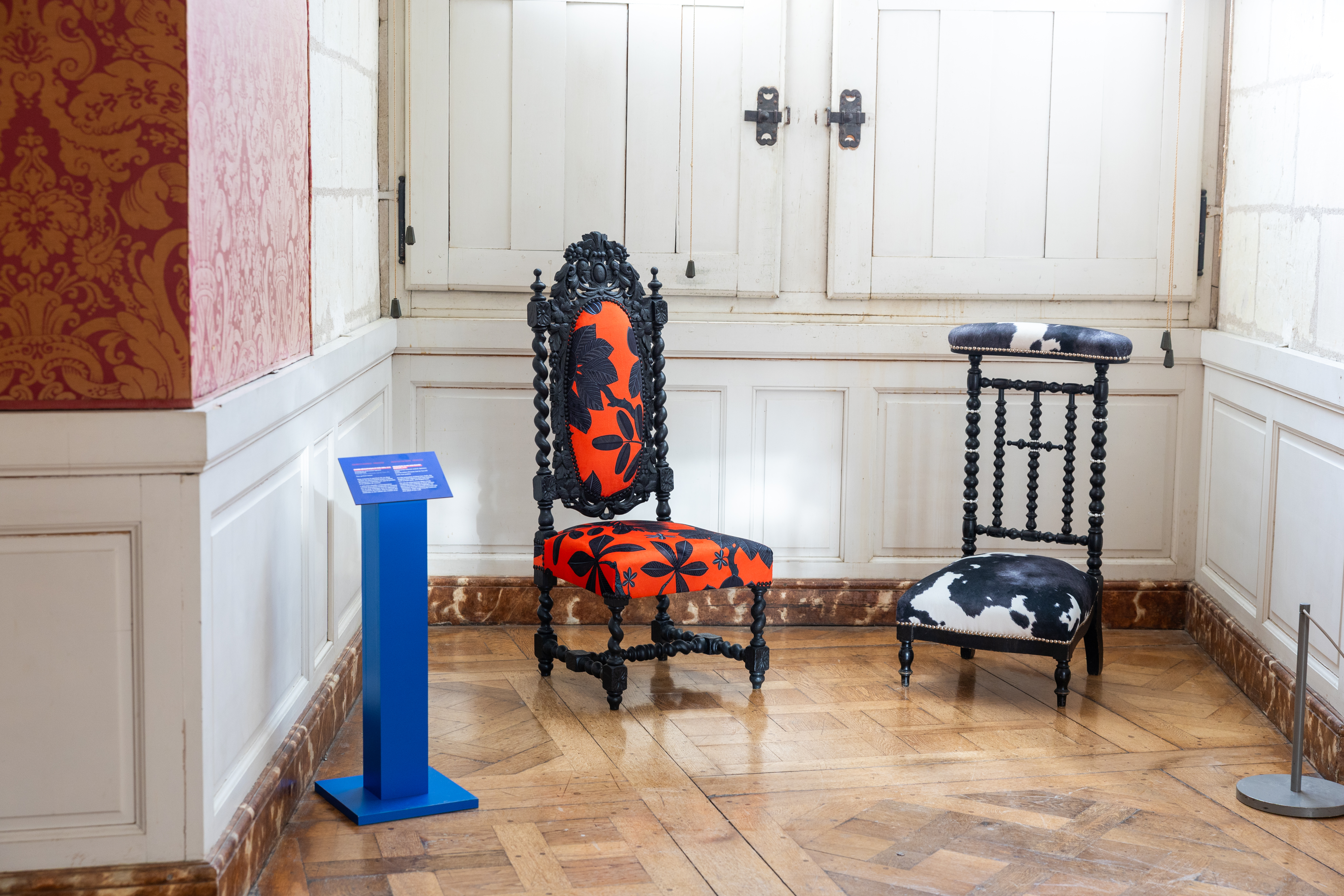 Chaise néogothique et prie-dieu